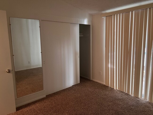 Building Photo - 5615 Oso Ave