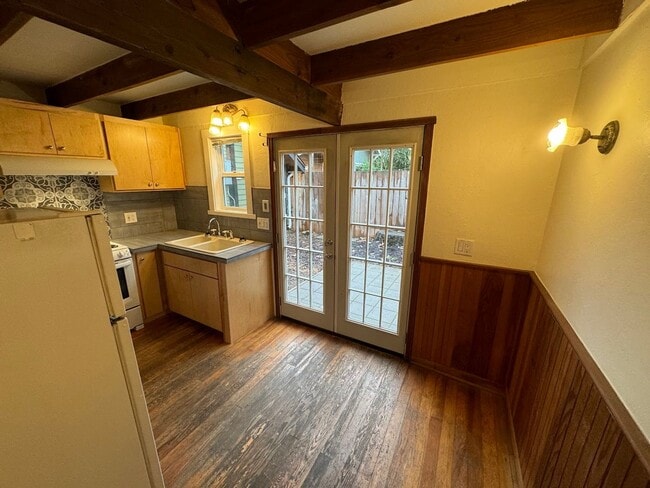 Building Photo - 1 Bedroom House in the Whit