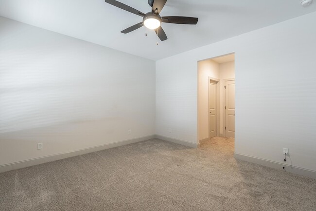 Building Photo - 3306 Stonecreek Dr