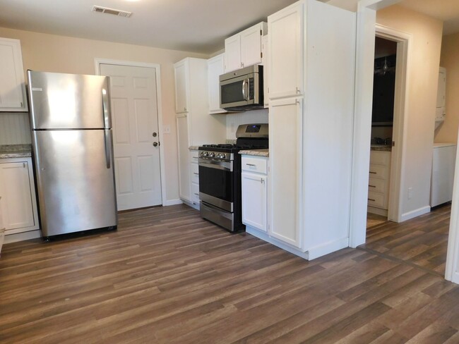 Building Photo - Complete Remodeled 2bd/1ba Cozy Home for Rent