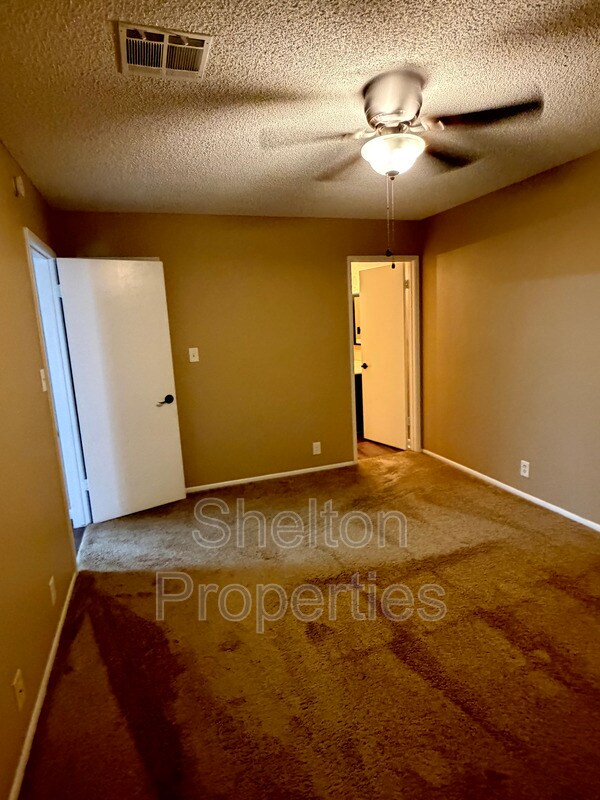Building Photo - 501 W Tonopah Dr