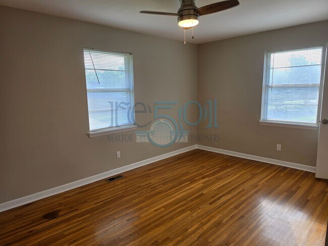 Building Photo - 6601 Blue Bird Dr
