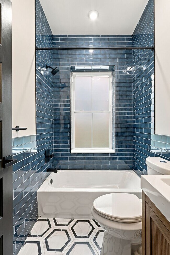Building Photo - 2434 N 33rd St