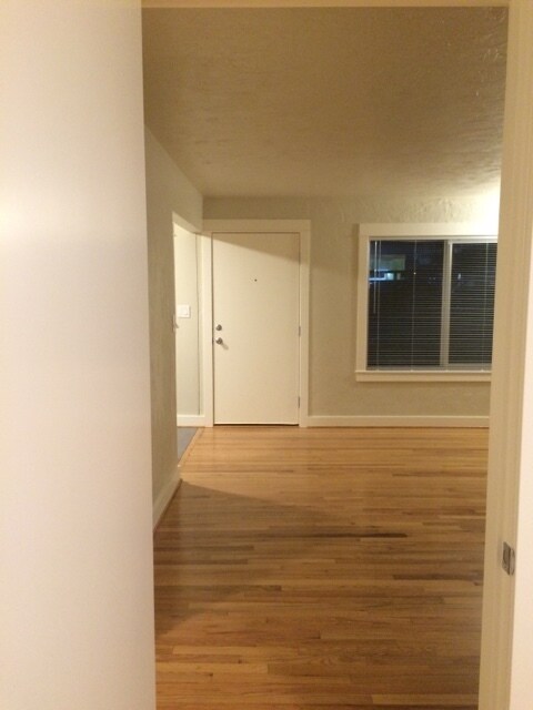 Building Photo - Modern Remodel Spacious 2BD University Par...