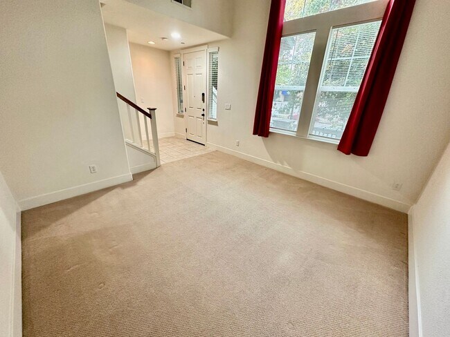 Building Photo - Welcome to modern luxury living in the heart of Midtown Sacramento!