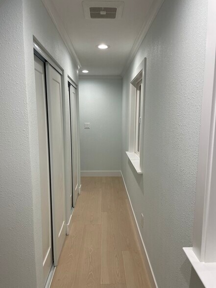 Building Photo - 1279 Las Palmas Dr
