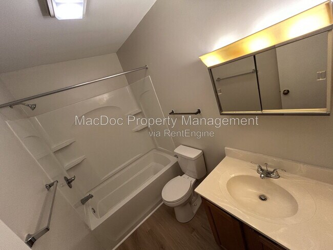 Building Photo - 16134 Clarence Ct
