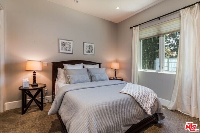 Downstairs guest bedroom # 4 - 841 N Crescent Heights Blvd