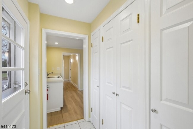 Building Photo - 13 William St