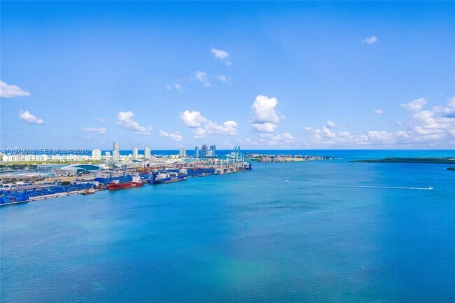 Building Photo - 808 Brickell Key Dr