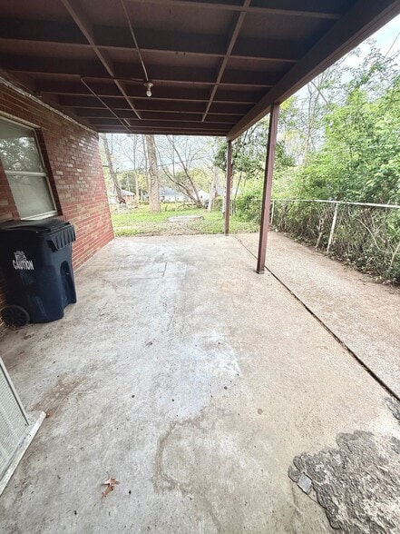 Building Photo - 1535 N Jackson Ave