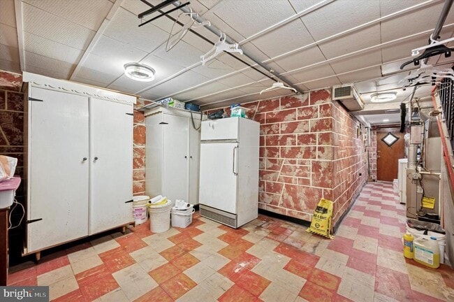 Building Photo - 6322 Mershon St