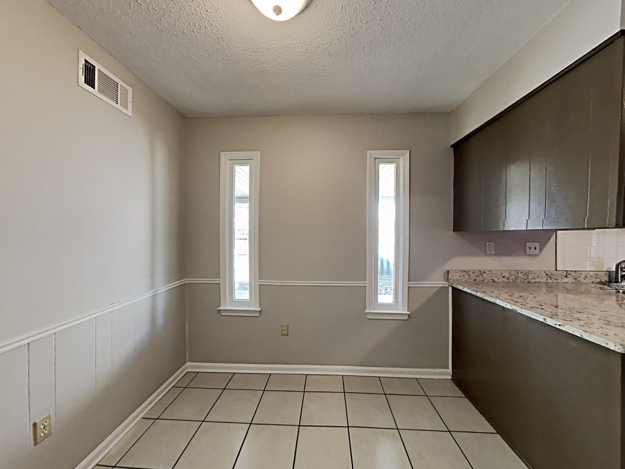 Building Photo - 8401 Southernwood Cove