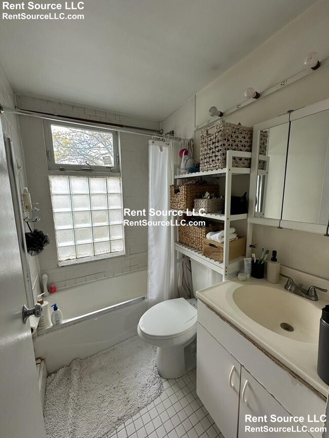 Building Photo - 8 Hingham St