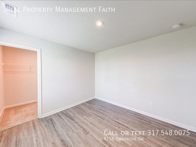 Building Photo - 9758 Oak Grove Dr
