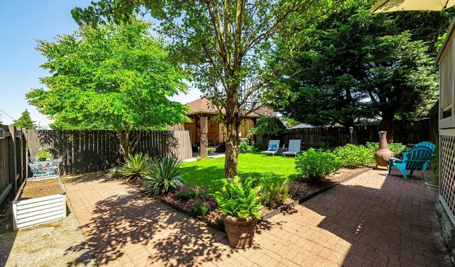 Building Photo - Charming updated 1920s 3BD 3BA