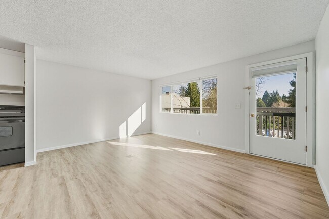 Building Photo - Newly Renovated 2 Bedroom in Wedgewood!