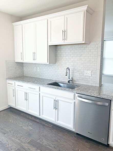 kitchen - 3985 Norton Pl