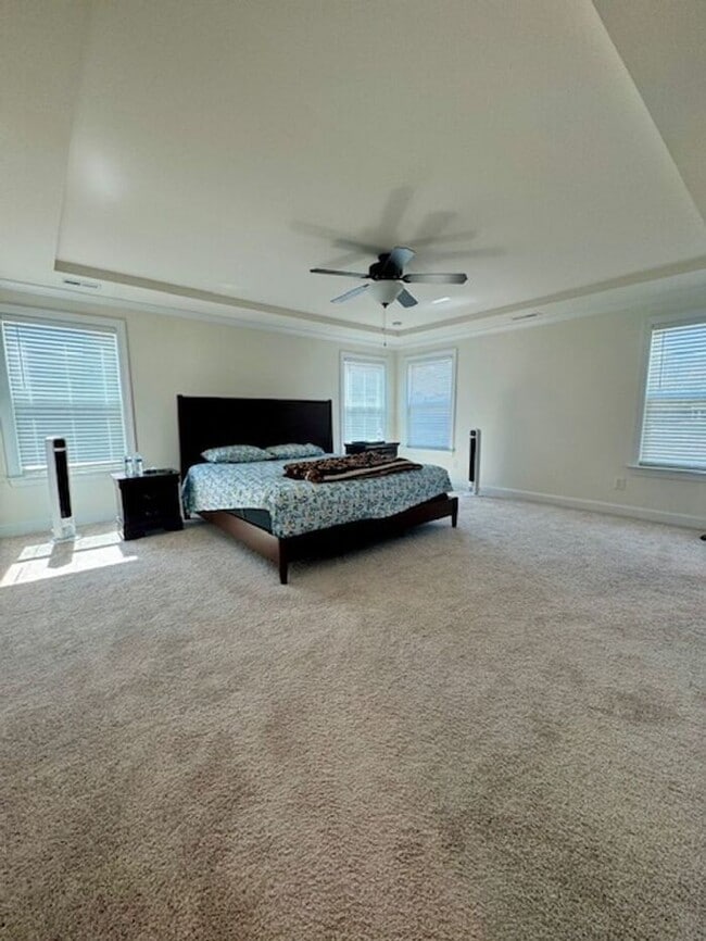 Building Photo - 5BR/4BA w/ Guest Suite + Loft in Hampton Woods