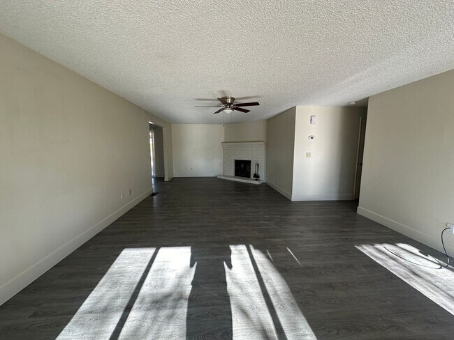 Building Photo - Spacious home with RV parking in Spanish Springs