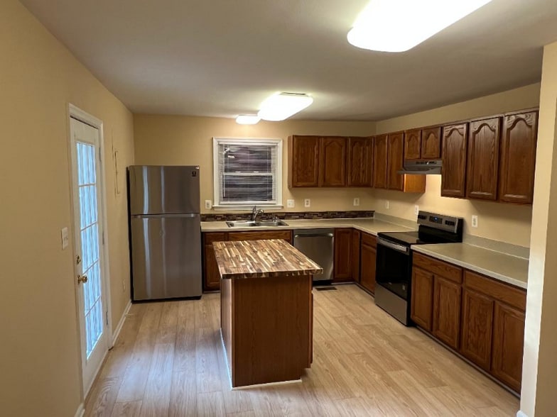 Building Photo - 4525 Greenfield Dr