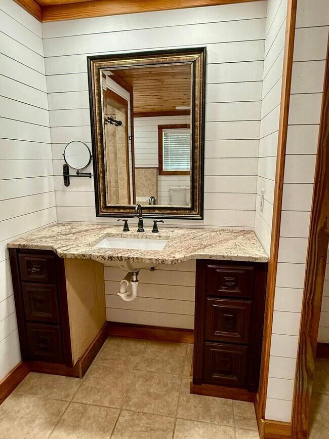 Building Photo - 3116 Alenes Dr