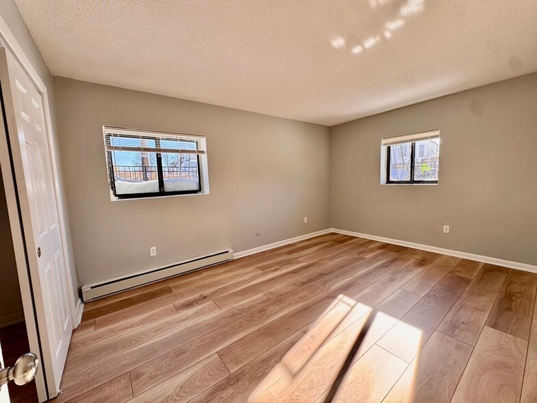 Building Photo - 837 River St