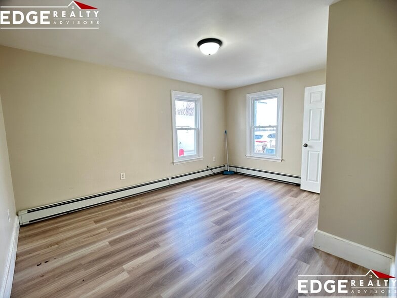 Building Photo - 61 Clinton St