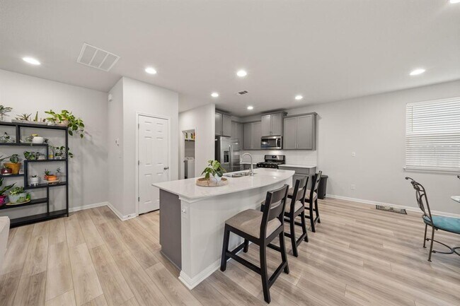 Building Photo - 3200 College Park Dr