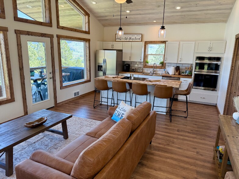 Building Photo - 27945 Island Butte Ln