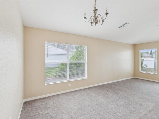 Building Photo - Don't Miss This Move-in Ready 4/2/2