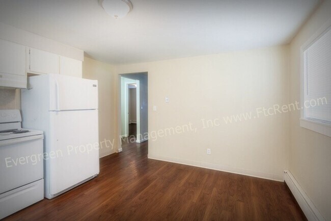 Building Photo - 3006 Sunset Dr