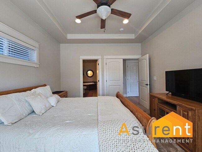 Building Photo - Fully Furnished 2BR/2BA Home in Central Point