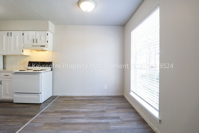 Building Photo - 4318 E 67th St