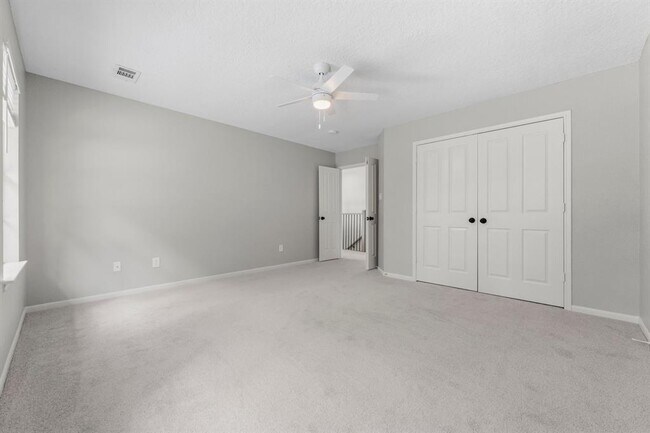 Building Photo - 6 Woodmere Pl