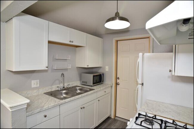 Building Photo - 2 bedroom in El Paso TX 79907