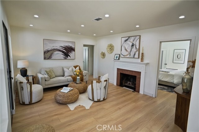 Building Photo - 1636 N Buena Vista St