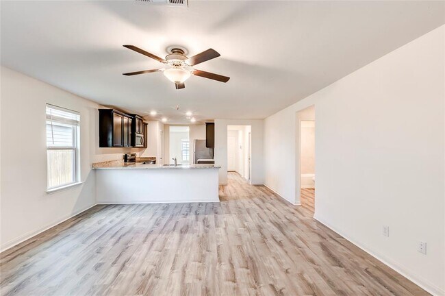 Building Photo - 18744 Speculator Ln