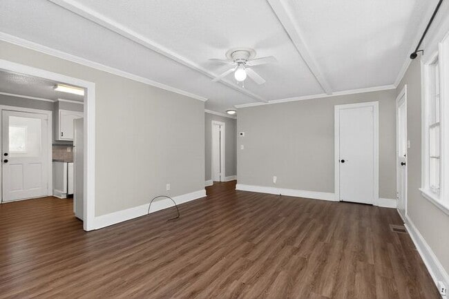 Building Photo - 3BD/2BA Single Family Home on Large Lot!