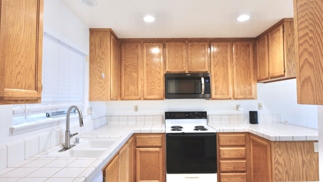 Building Photo - 4378 Conejo Dr