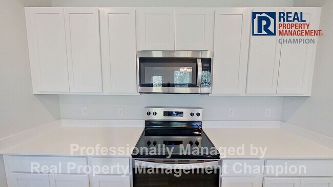 Building Photo - 1095 Hanson Dr