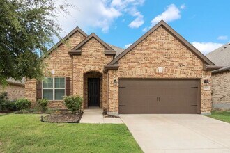 Building Photo - "Beautiful 3-Bed, 2-Bath Retreat in Northl...