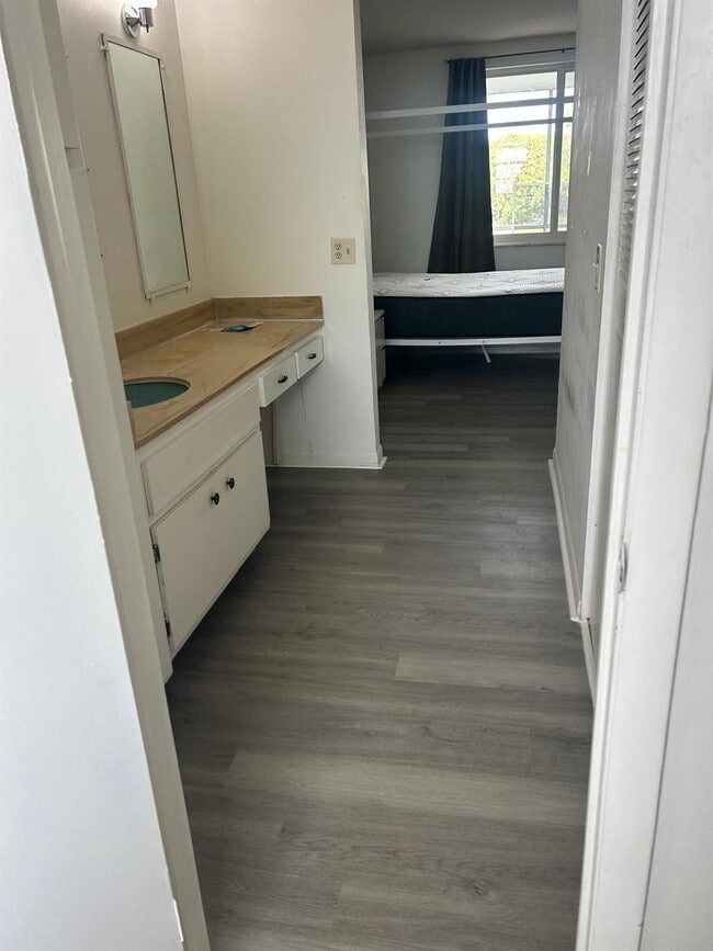 Building Photo - 5335 NW 10th Ct