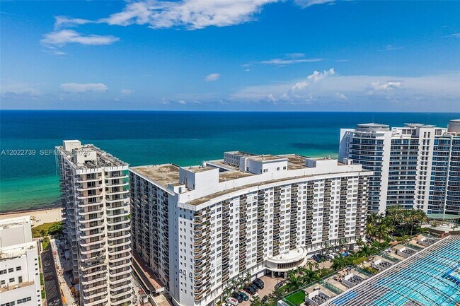 Building Photo - 6039 Collins Ave