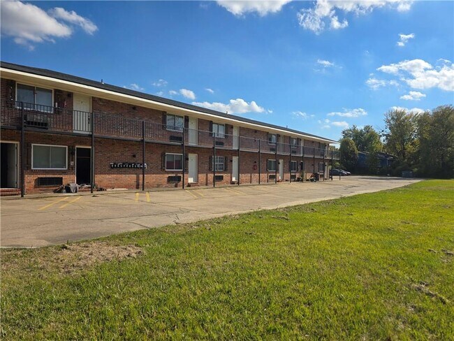 Building Photo - 2308 Savannah St