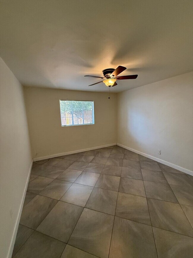 Building Photo - 41 E Woodward Dr