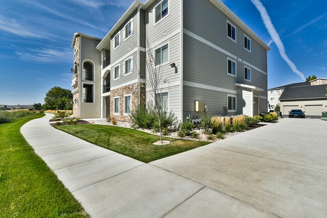 Building Photo - Beautiful Hillcrest Condo in Saratoga Springs