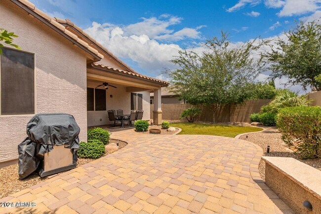 Building Photo - 421 W Leatherwood Ave