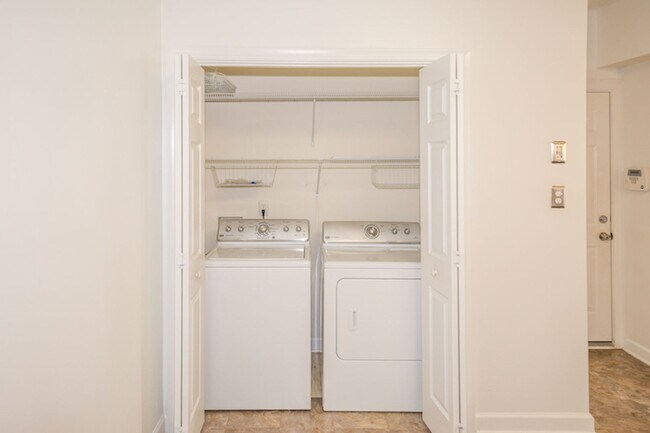 Building Photo - Beautiful Condo in Virginia Beach