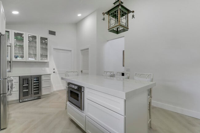 Building Photo - 13760 Sand Crane Dr